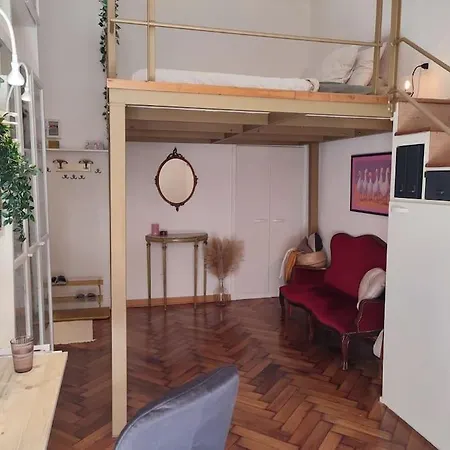 Calm Flat With A Private Terrace Триест