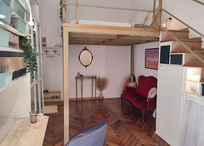 Calm Flat With A Private Terrace ترييستي